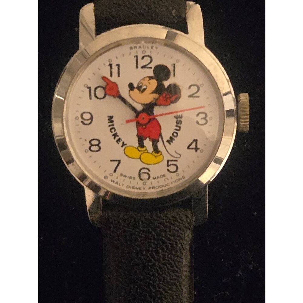 Walt Disney Mickey Mouse Red Glove Hands Mechanical Wind Up Watch
